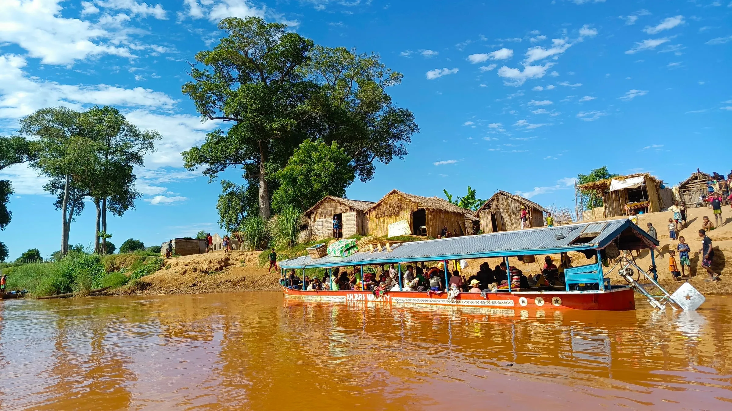 A stop at a riverside village during the trip down the Tsiribihina