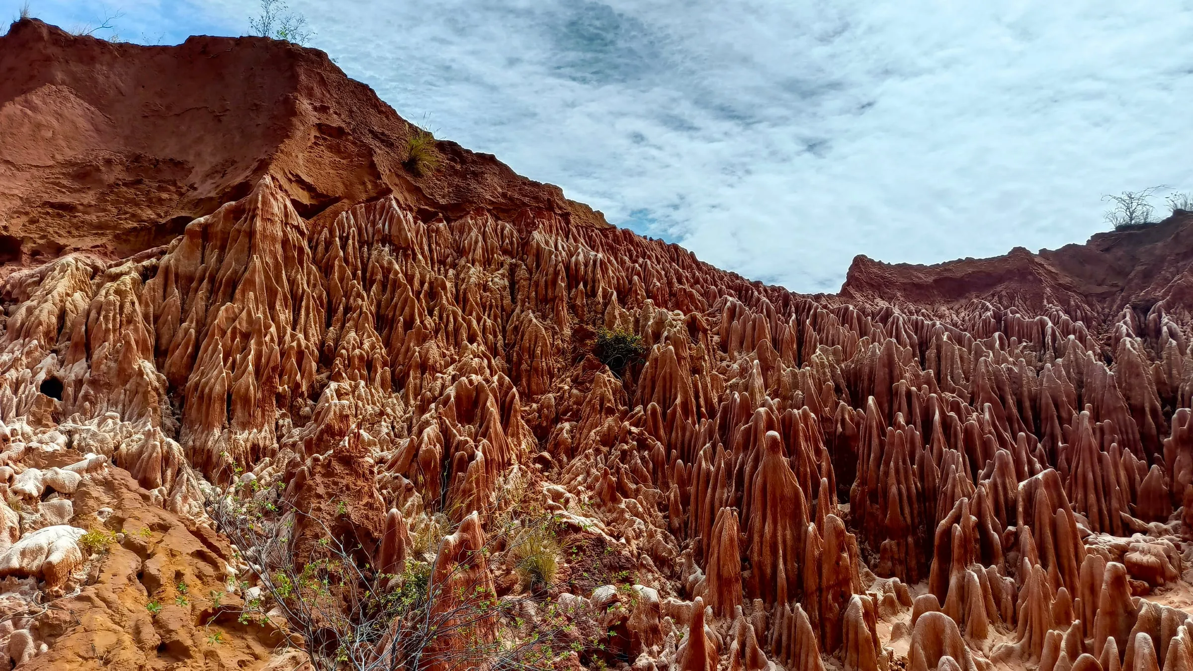 Les aiguilles de grès des Tsingy rouges